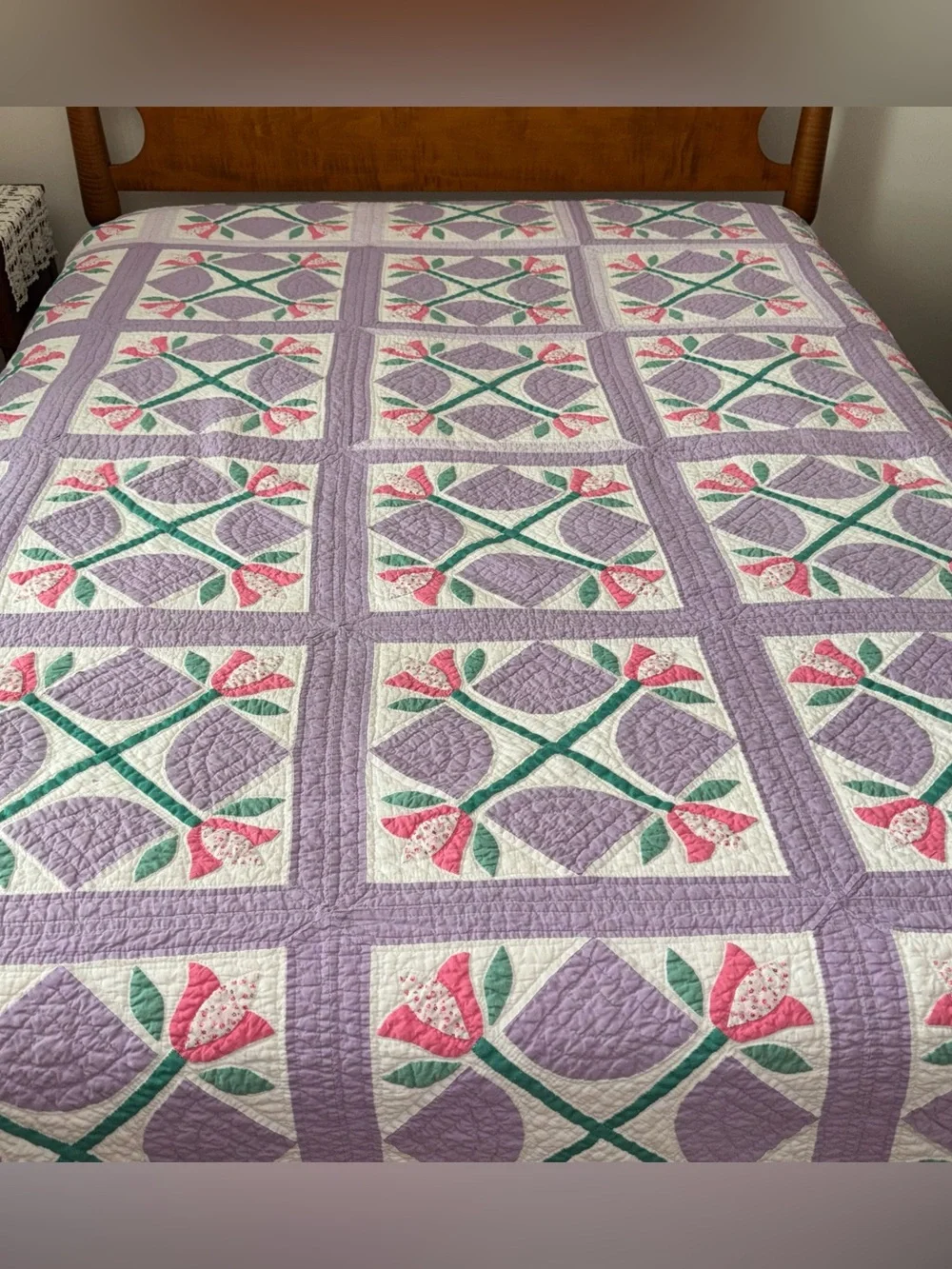 Vintage Handmade Appliqué Tulip Patchwork Quilt Lavender Pink Green 76” X 88”